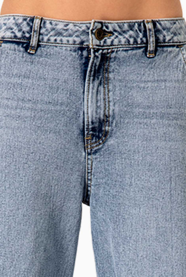 Jeans mom con bolsillos