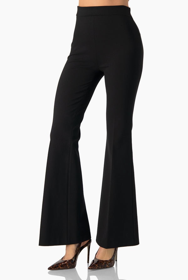 Pantalon negro acampando