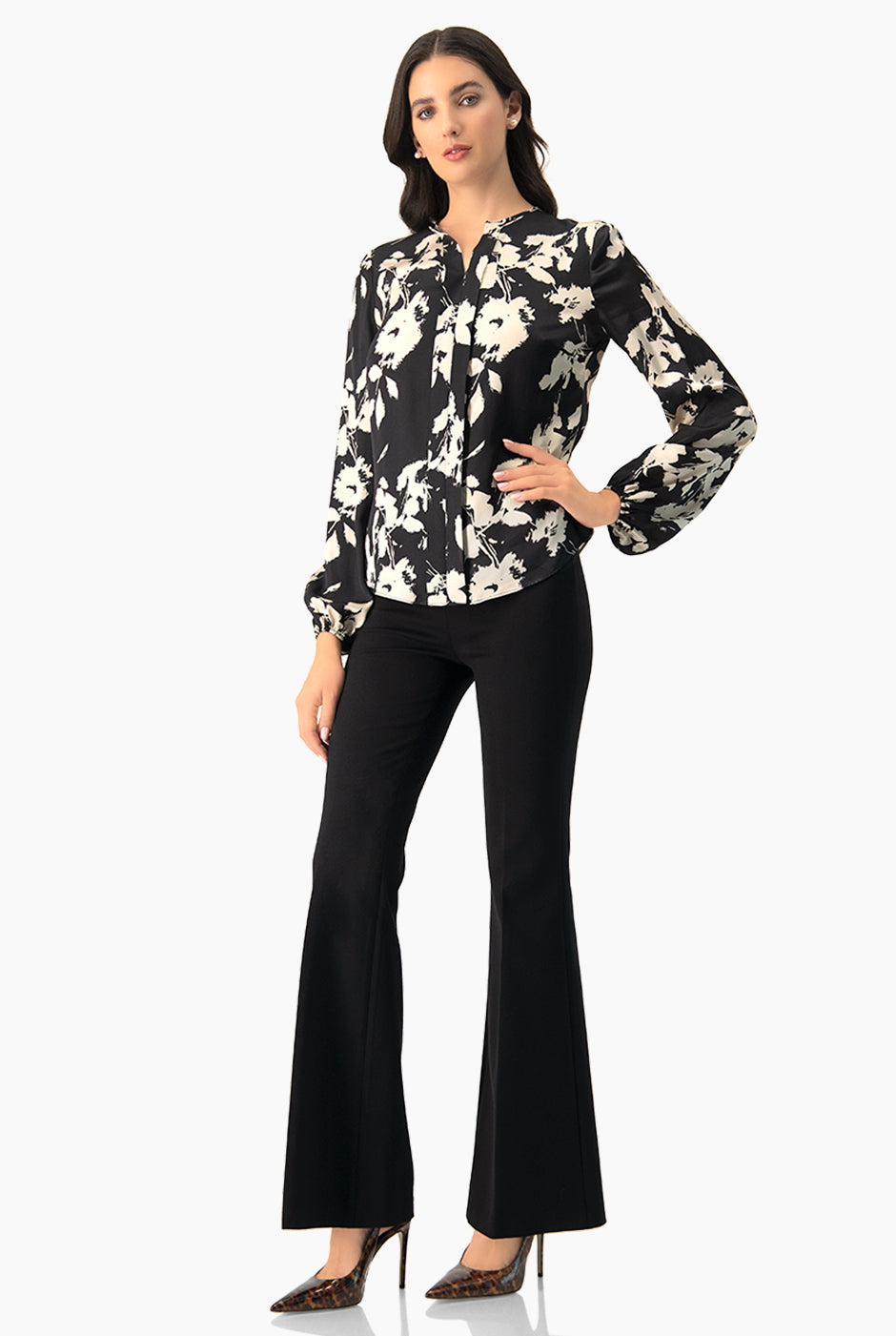 Pantalón negro acampanado elegante sin bolsillos