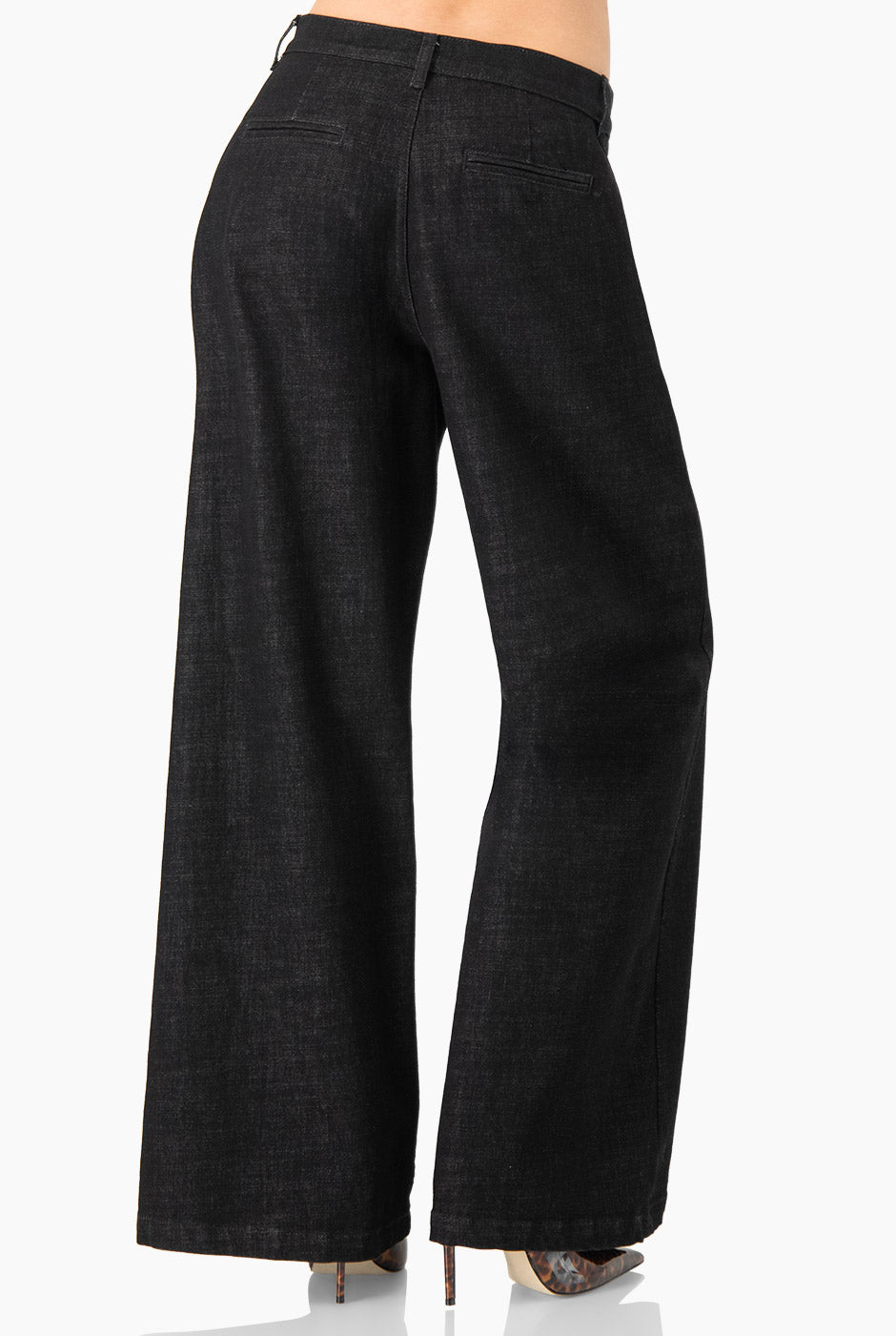 Jeans amplios negros de tiro alto con bolsillos delanteros