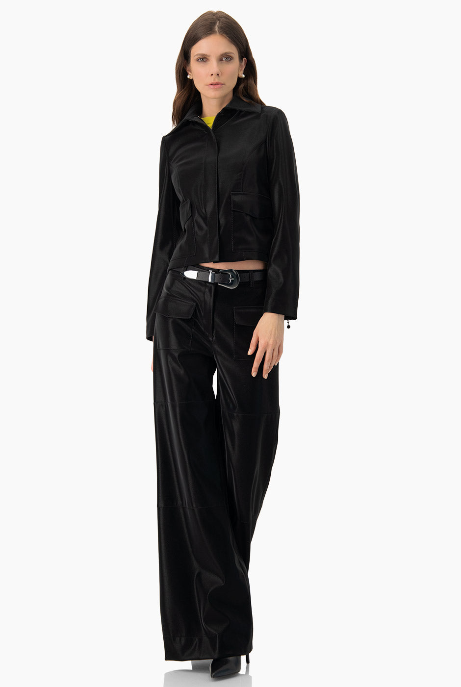 Pantalón semi campana negro con bolsillos frontales