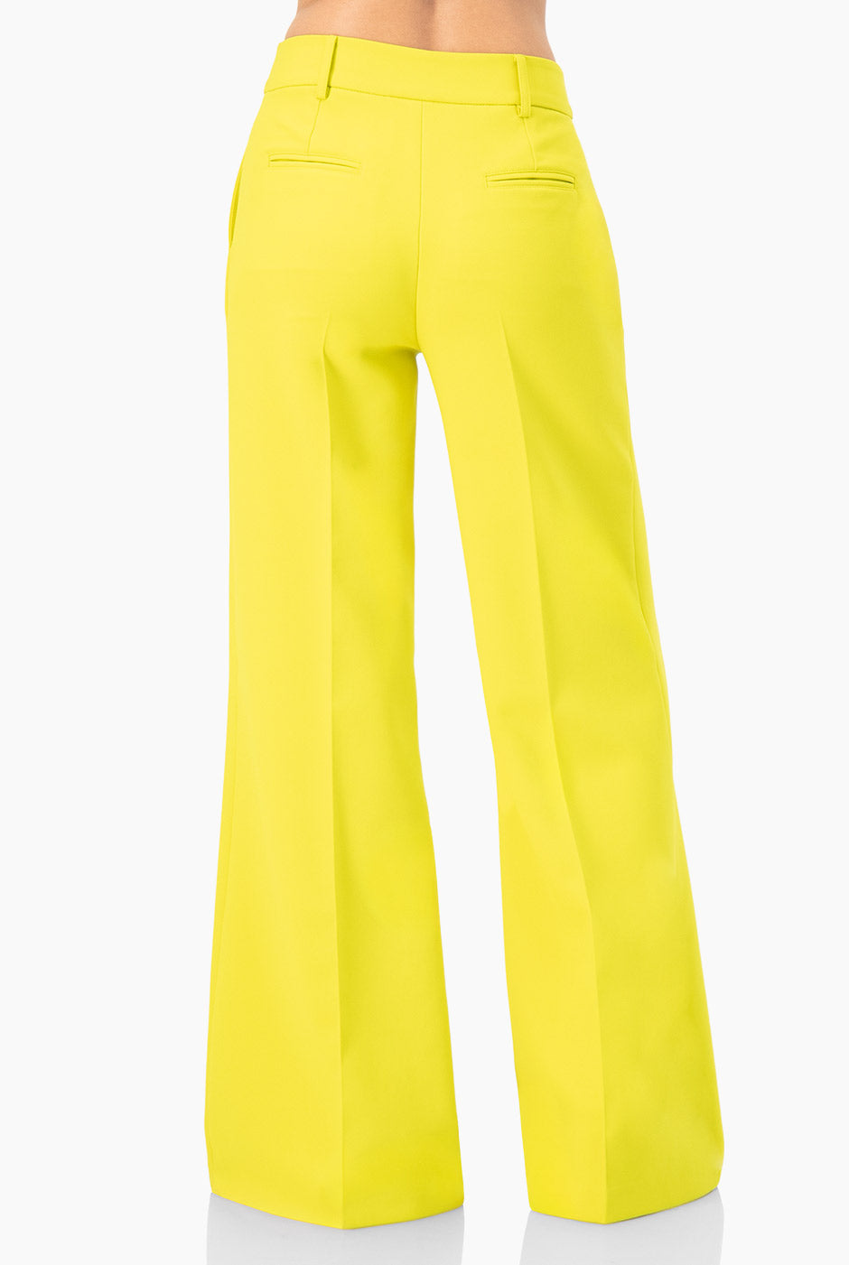 Pantalón verde de pierna amplia con bolsillos laterales