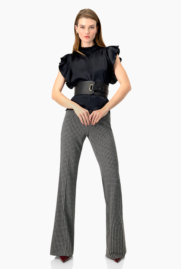 Pantalon acampanado y sin bolsas