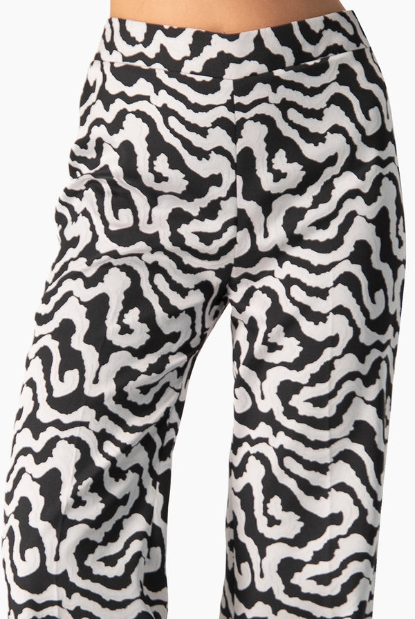 Pantalon recto y cierre en costado