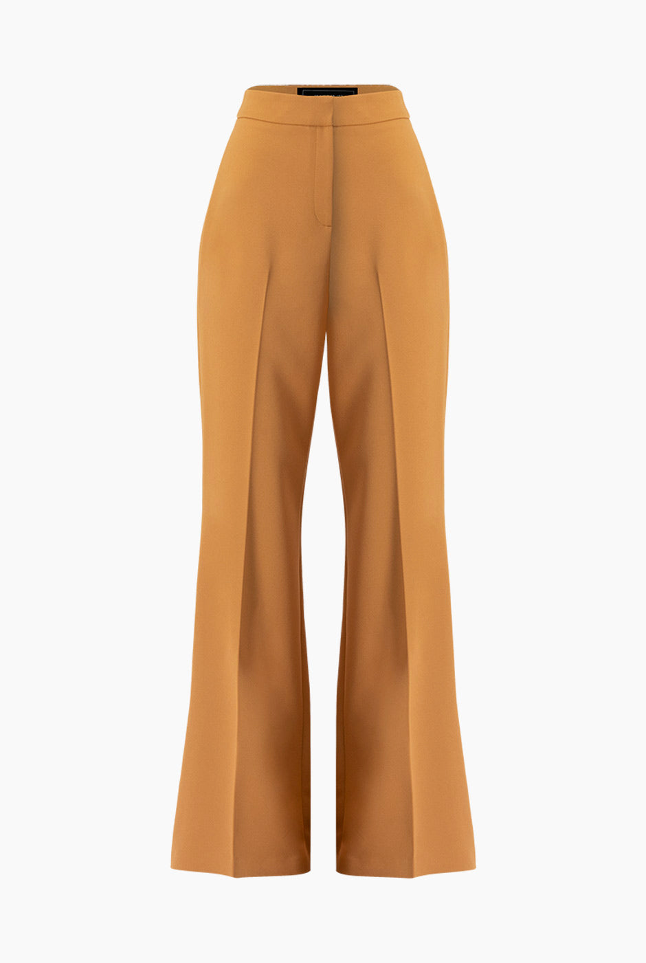 Pantalón semi campana camello con cierre y bolsillos simulados.