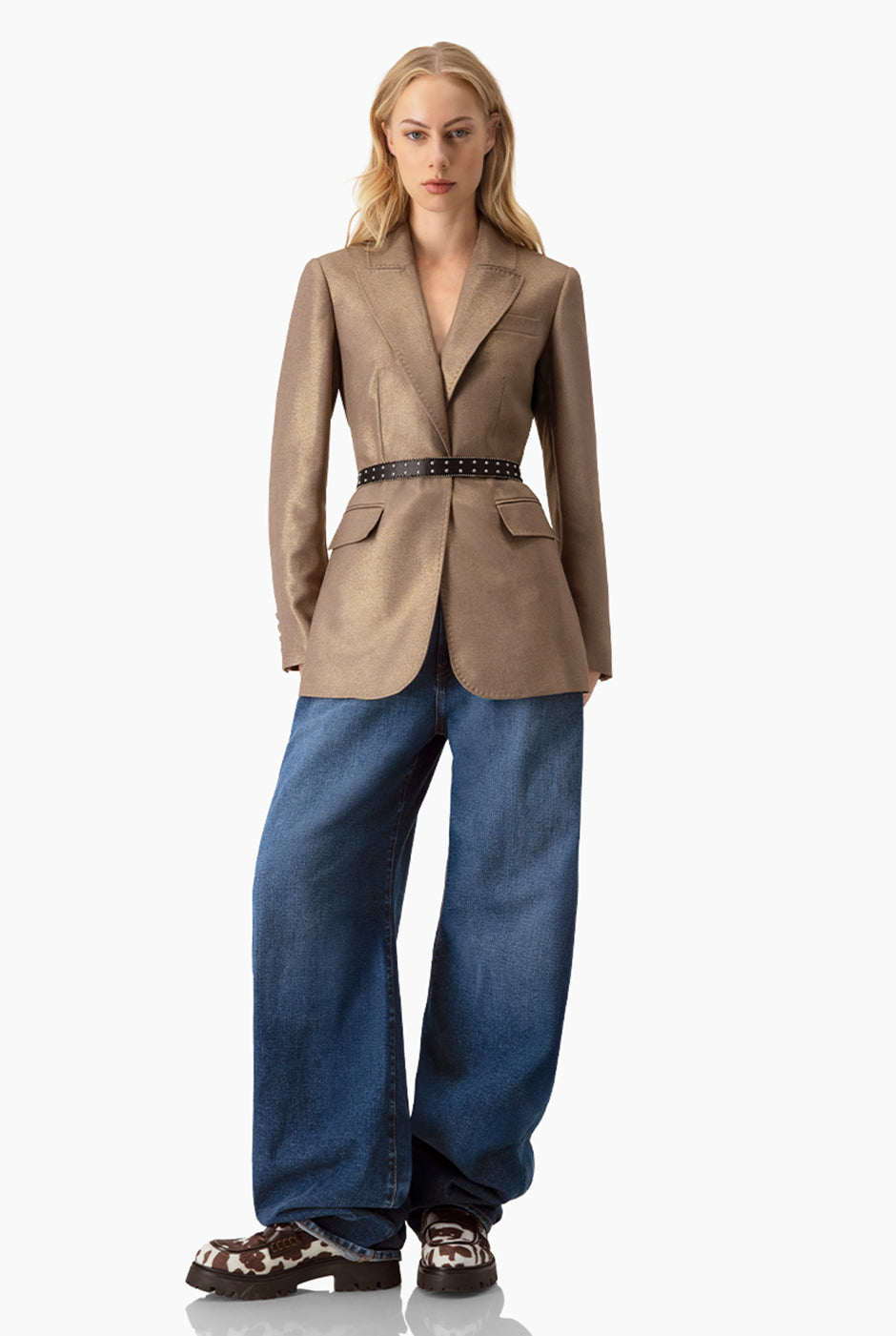 Pantalón recto café con bolsillos y cierre de Ivonne