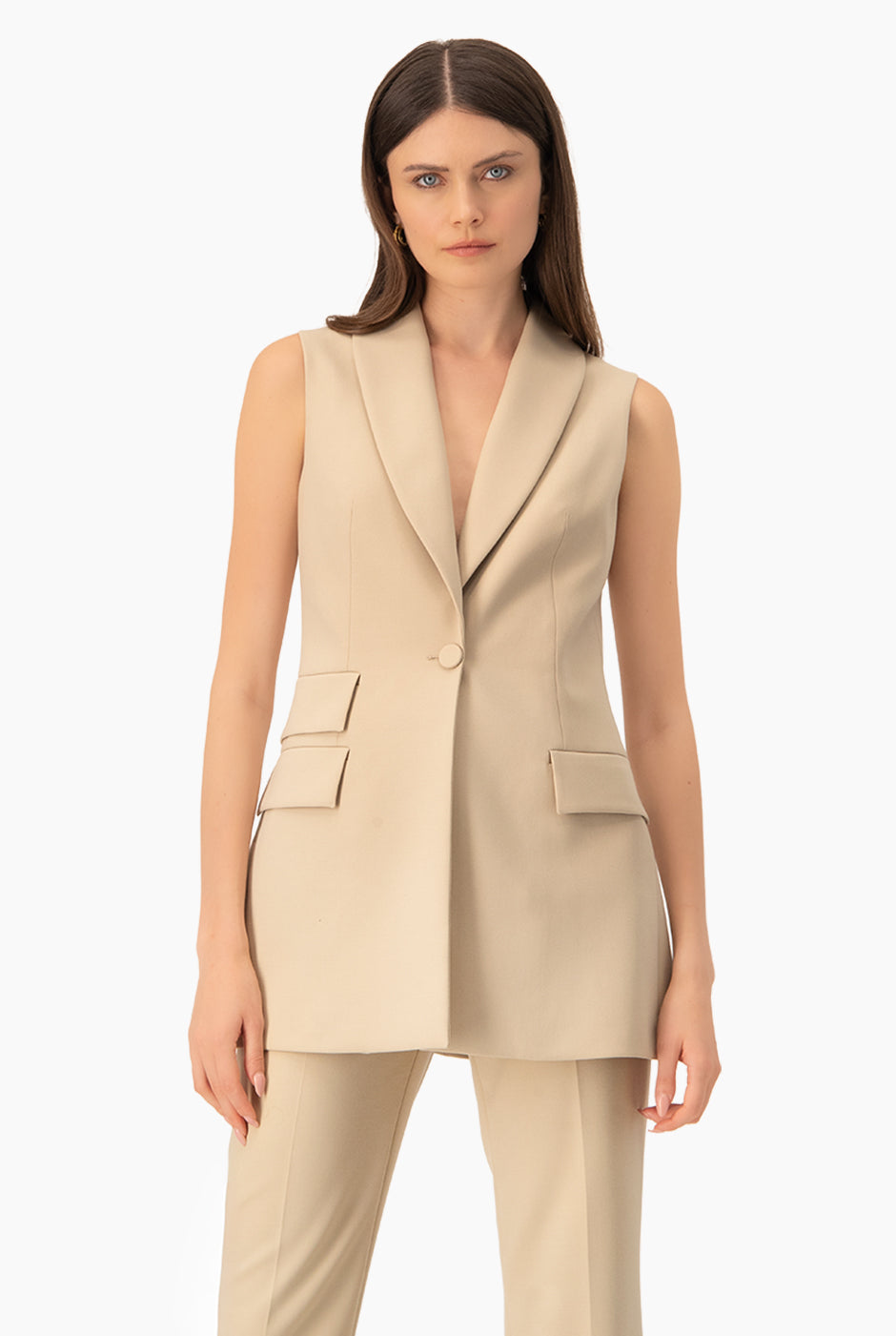 Chaleco largo beige con solapa y bolsillos de cartera