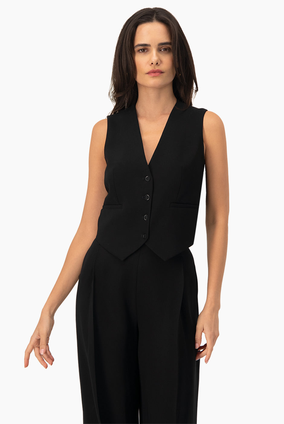 Chaleco negro cruzado con escote en V y botones frontales
