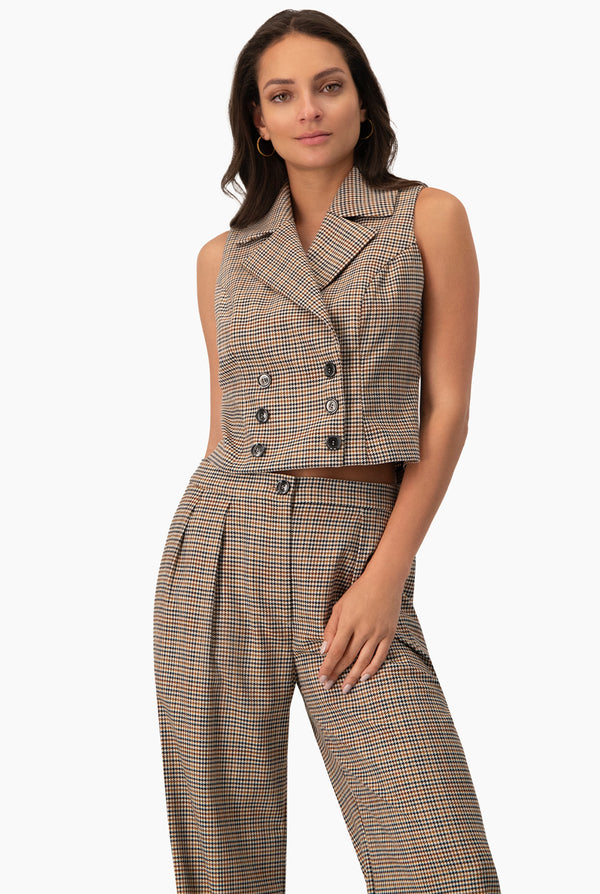 Chaleco corto con botones