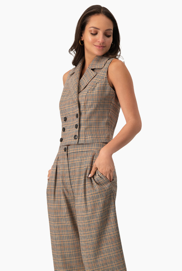 Chaleco corto con botones