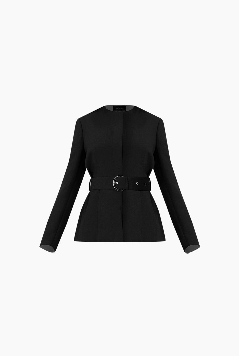 Saco negro entallado con cinturón metálico