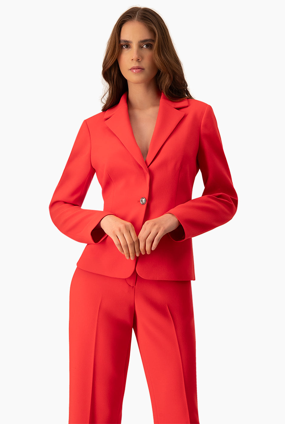 Saco liso rojo sastreado con solapa y botón central