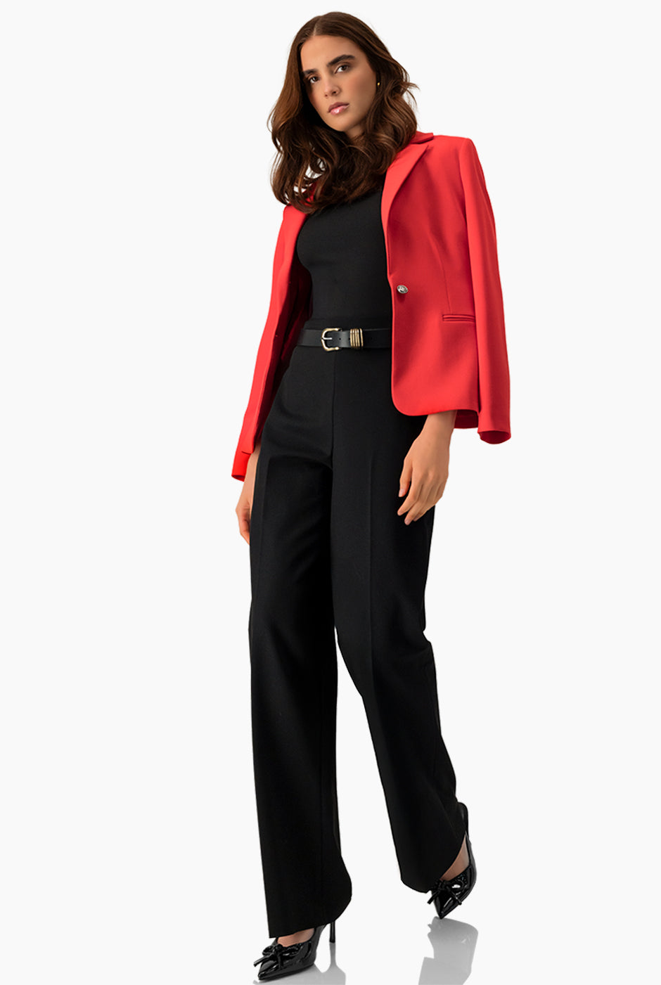 Saco liso rojo sastreado con solapa y botón central