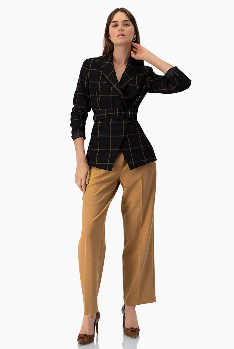 Saco cruzado negro de rayas con cinturón y solapas elegantes