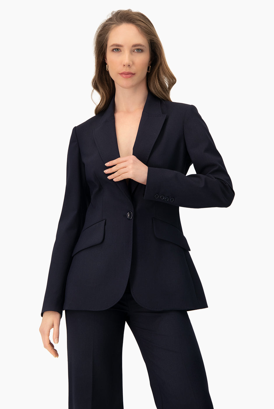 Saco blazer azul marino sastreado de Ivonne con un botón