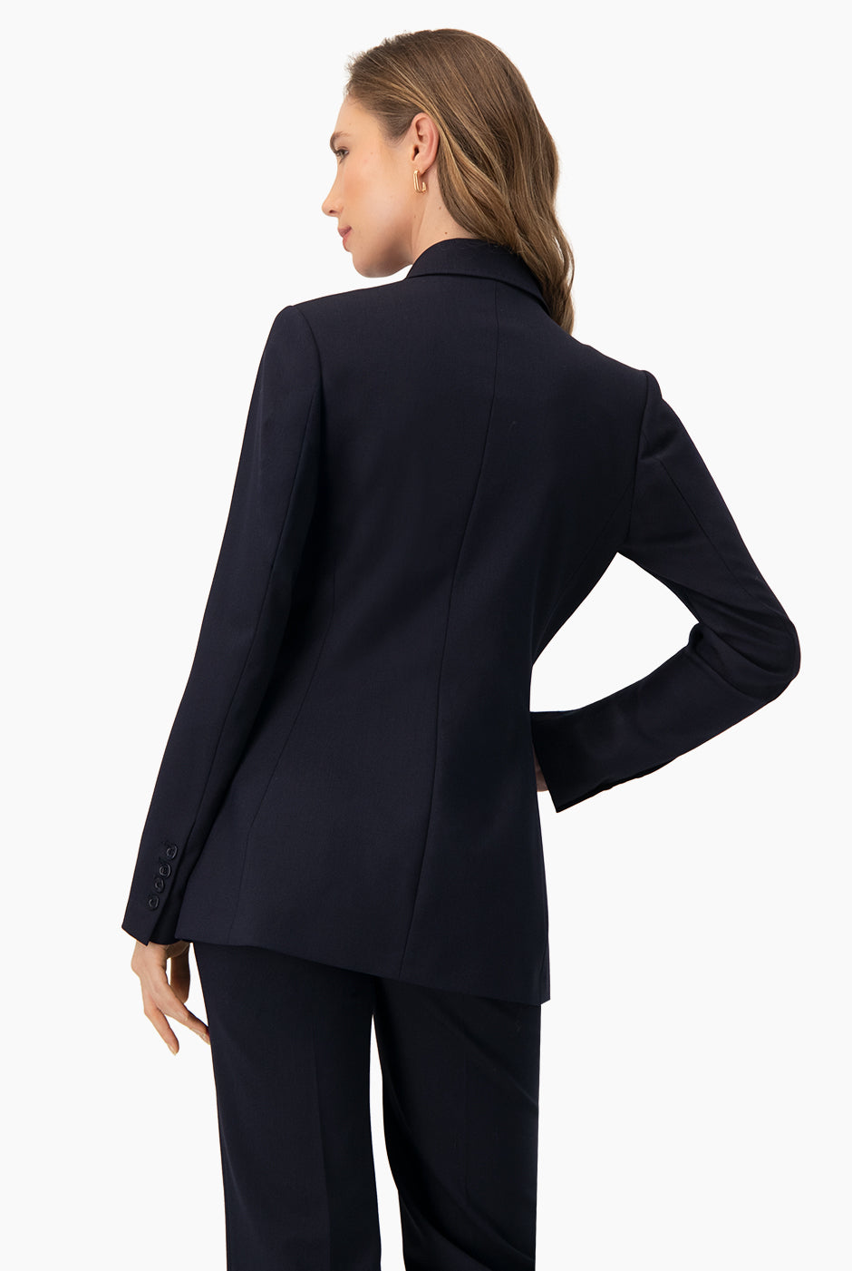 Saco blazer azul marino sastreado de Ivonne con un botón