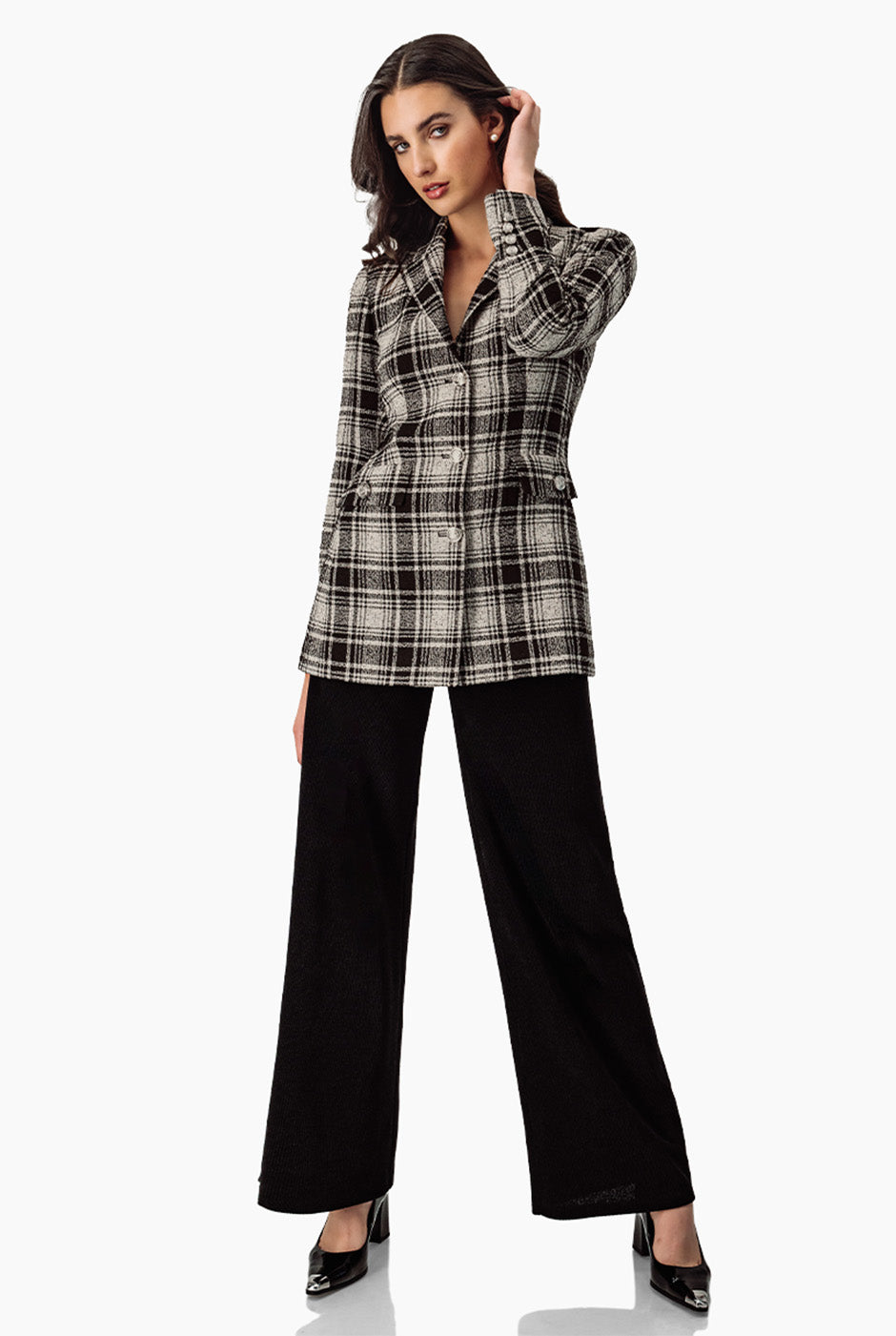 Saco blazer negro con botones y bolsillos de Ivonne