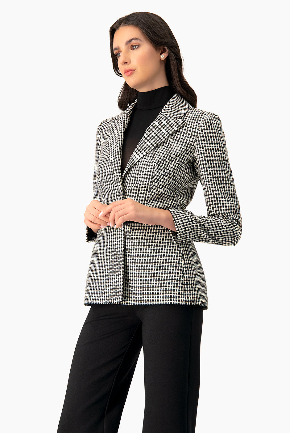 Blazer cruzado negro con cinturón y bolsillos