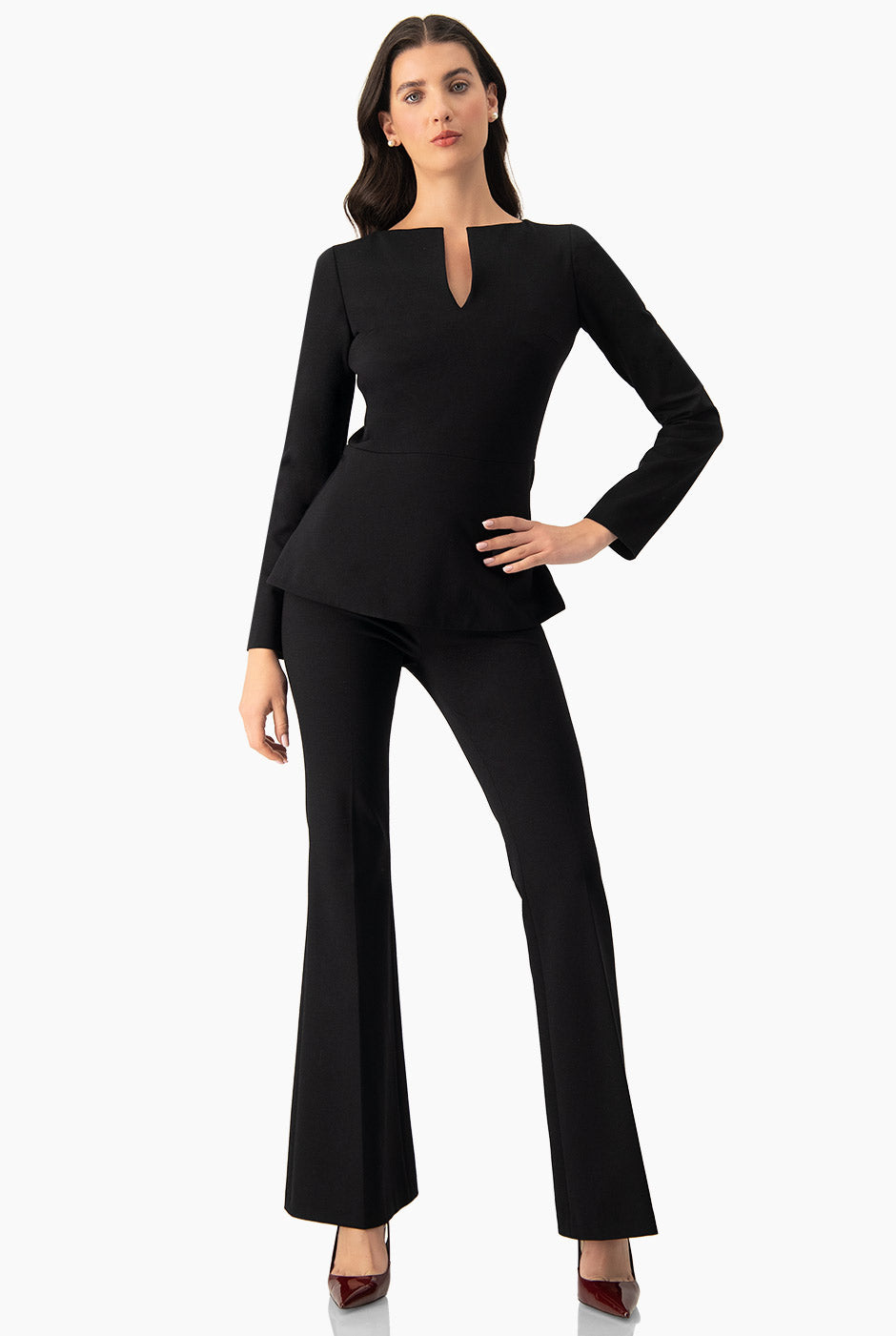 Saco negro con cierre y escote en V