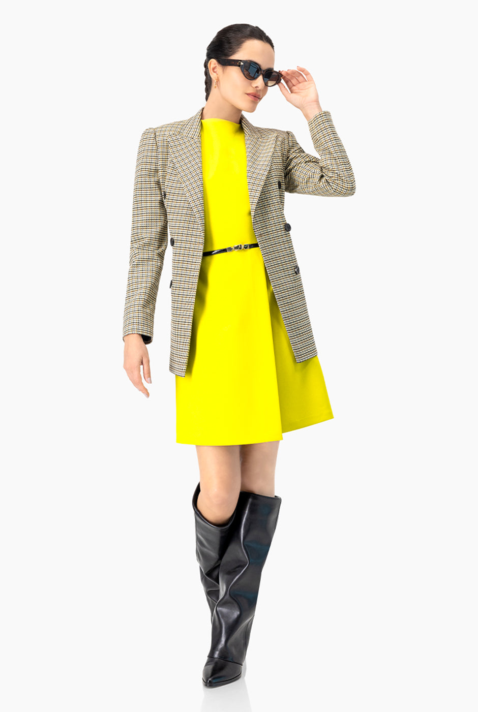 Saco blazer cruzado olivo con doble botonadura y cinturón