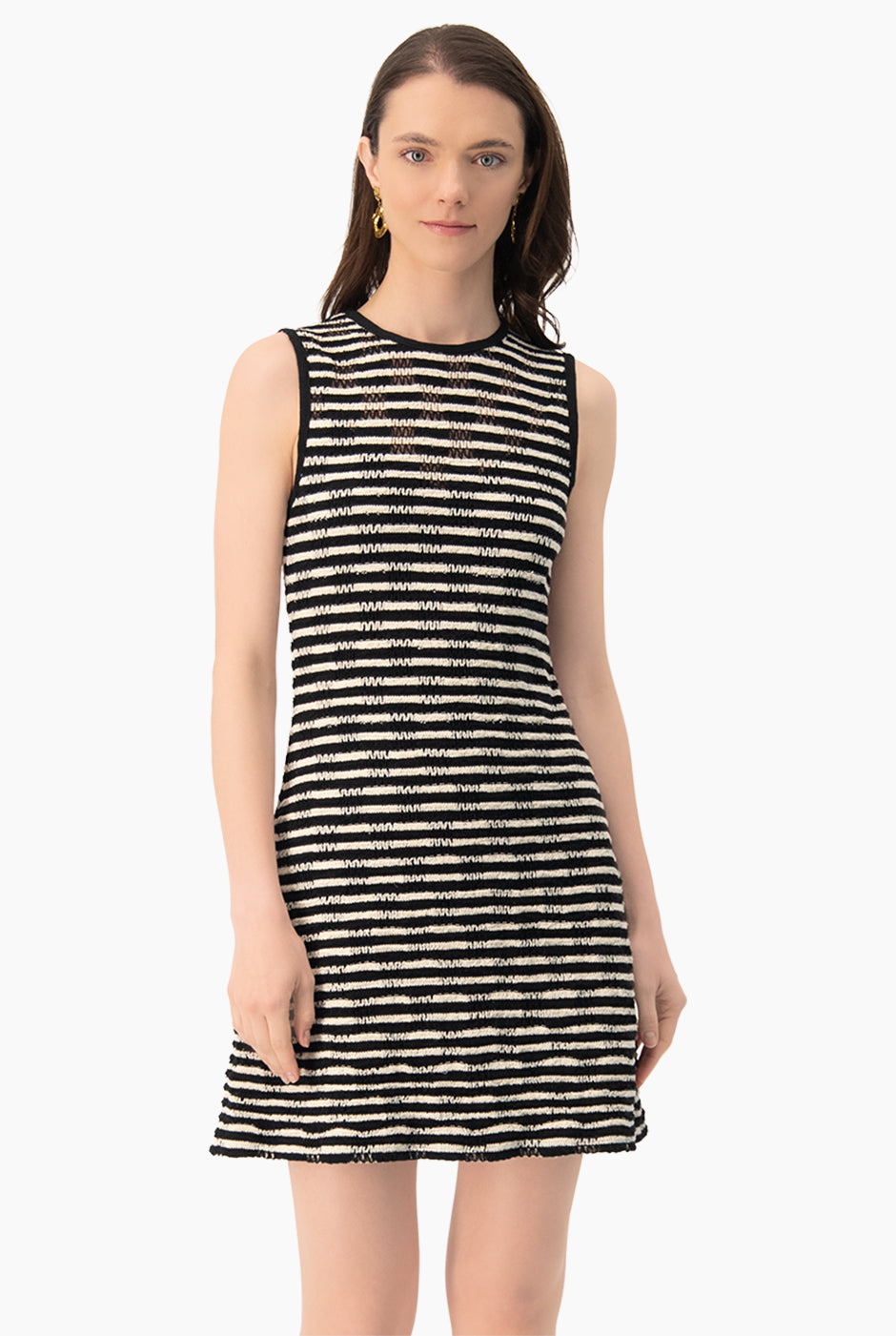 Vestido negro tejido sin mangas con rayas horizontales