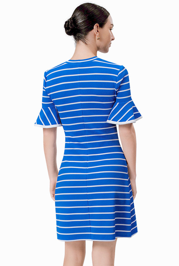 Vestido corto tejido de manga corta