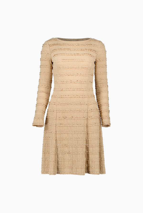 Vestido corto tejido y manga larga