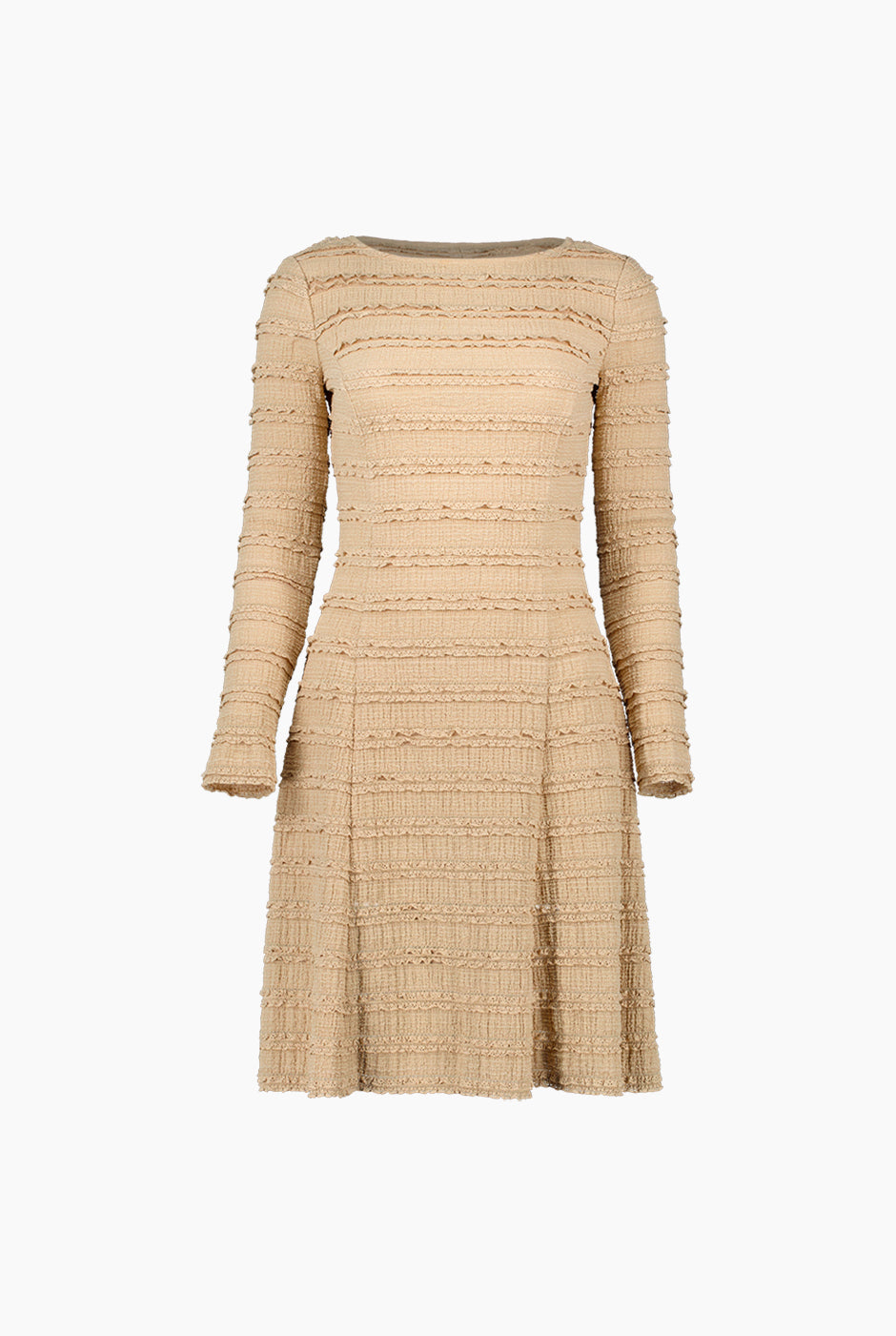 Vestido corto tejido café con mangas largas y textura acanalada