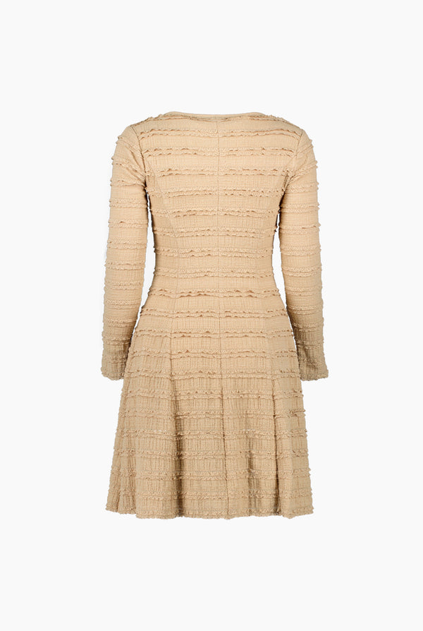 Vestido corto tejido y manga larga