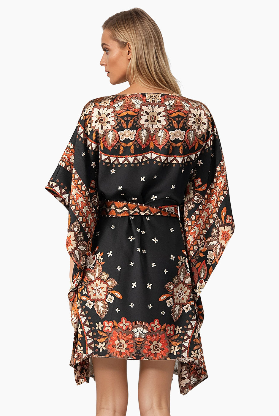 Vestido corto multicolor con estampado floral y cinta en cintura