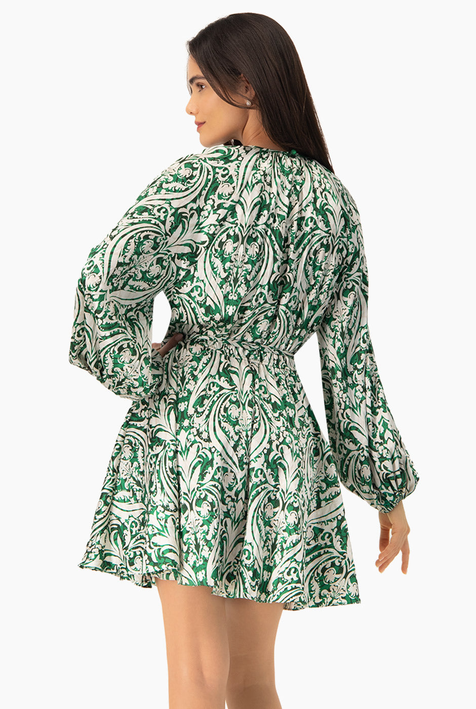 Vestido corto verde con estampado floral y mangas farol