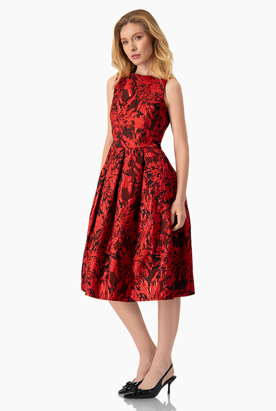 Vestido midi rojo floral sin mangas con cuello redondo