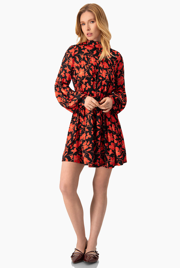 Vestido corto estampado cuello alto