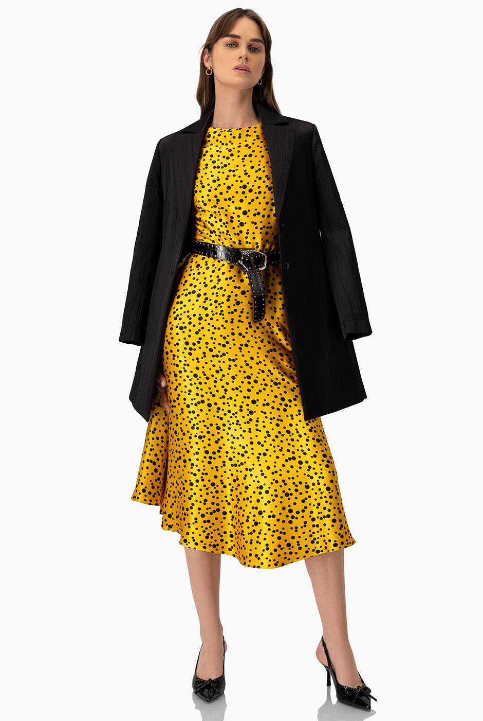 Vestido midi amarillo de lunares con cinturón negro