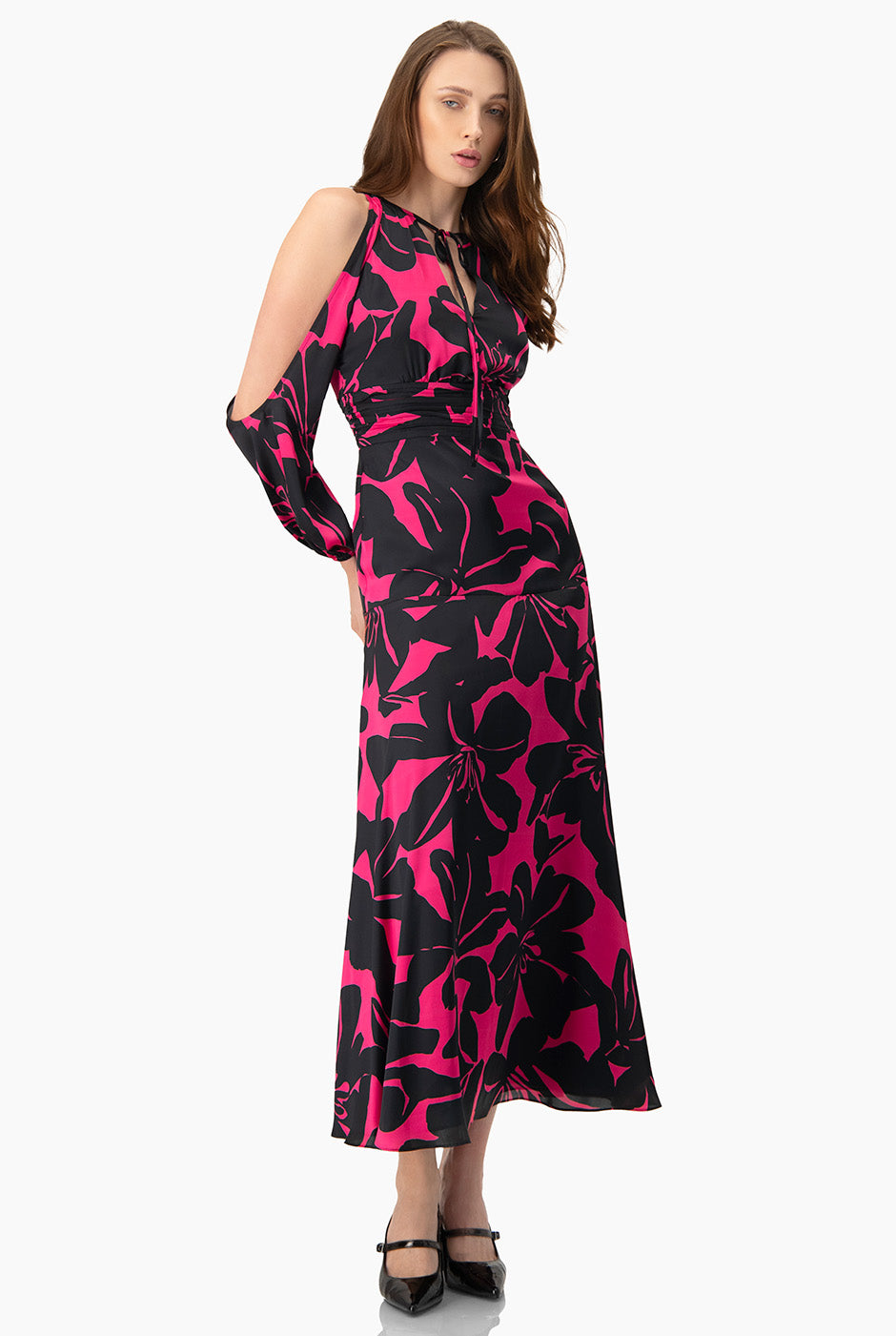 Maxi vestido fucsia con hombros descubiertos y estampado floral