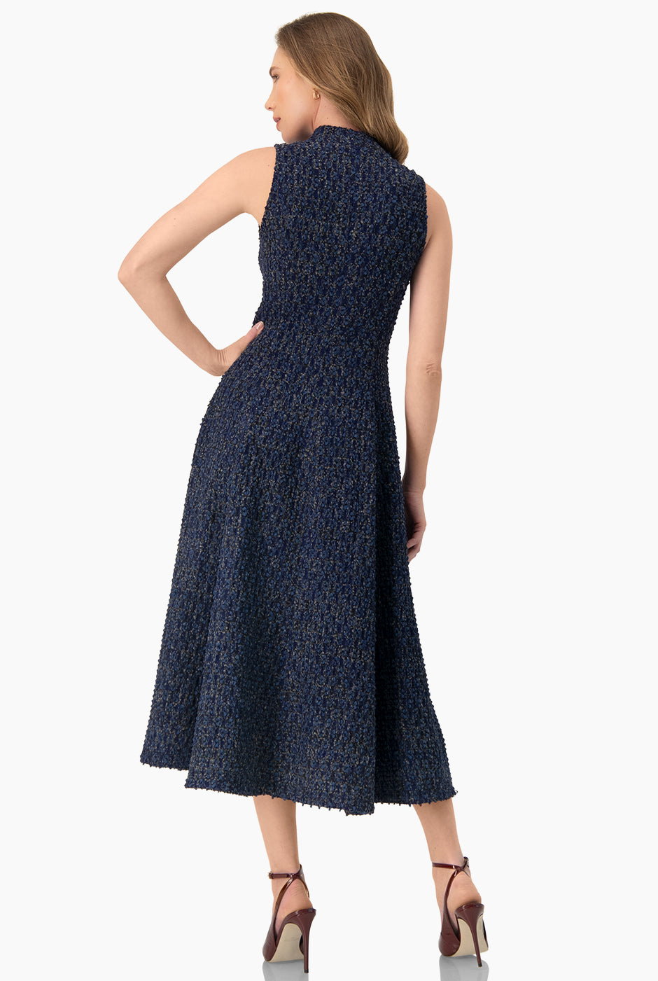 Vestido maxi azul marino sin mangas con cuello alto