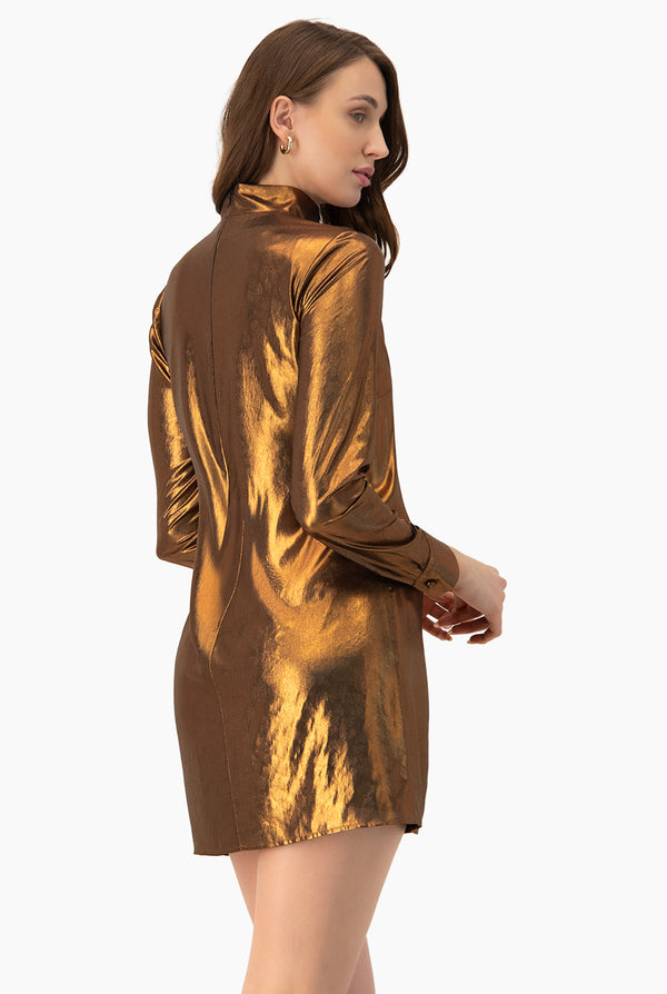 Vestido corto de escote tipo gota