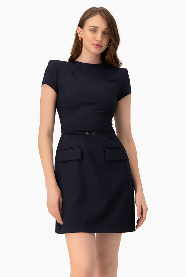 Vestido corto bolsillos simulados