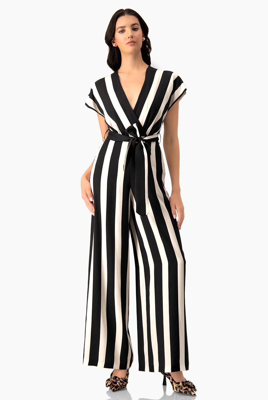 Jumpsuit negro de hombro caído con cinta ajustable