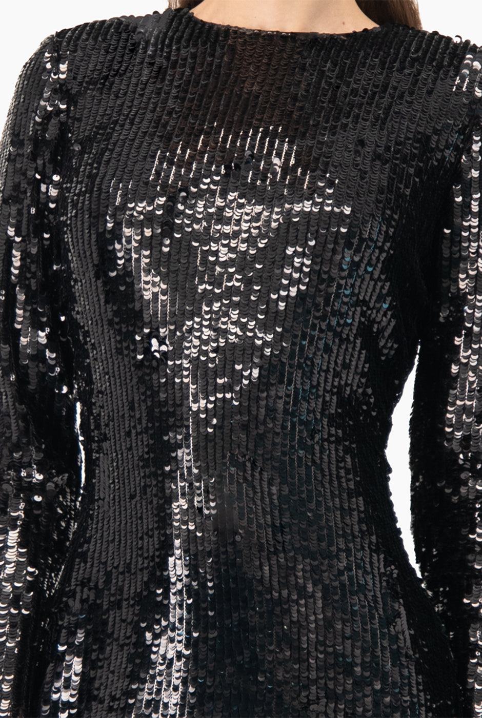 Vestido corto de lentejuelas negro con manga larga y cuello redondo
