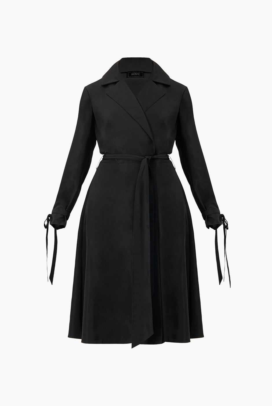 Vestido midi negro cruzado con mangas largas y cinturón