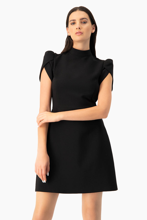 Vestido corto negro y moño trasero