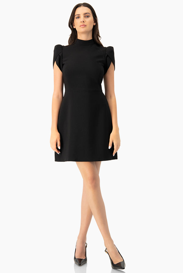 Vestido corto negro y moño trasero