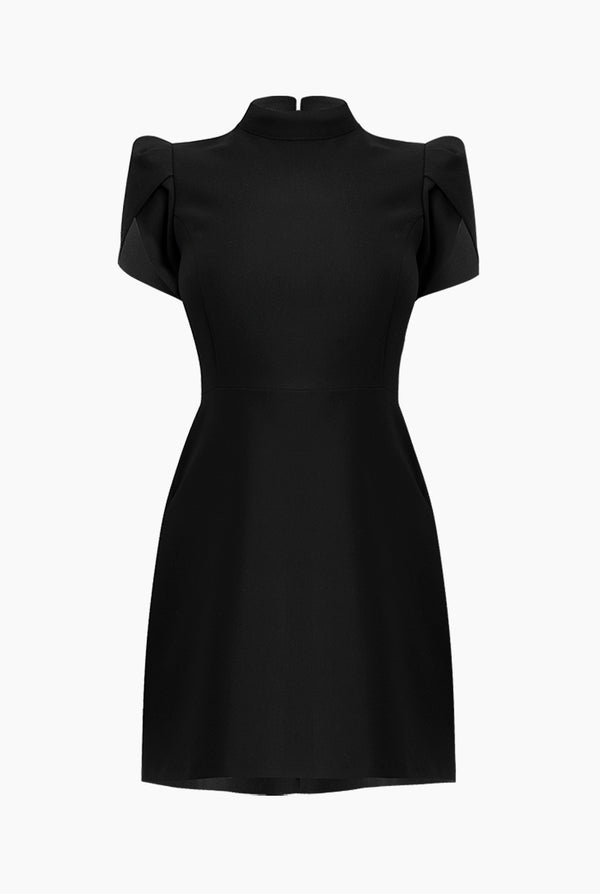 Vestido corto negro y moño trasero