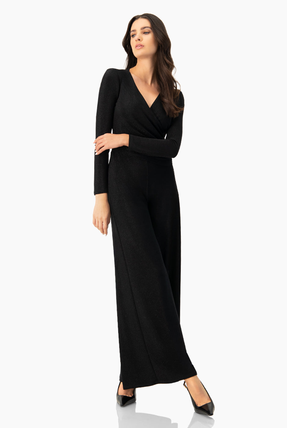 Jumpsuit negro de pierna ancha con escote en V