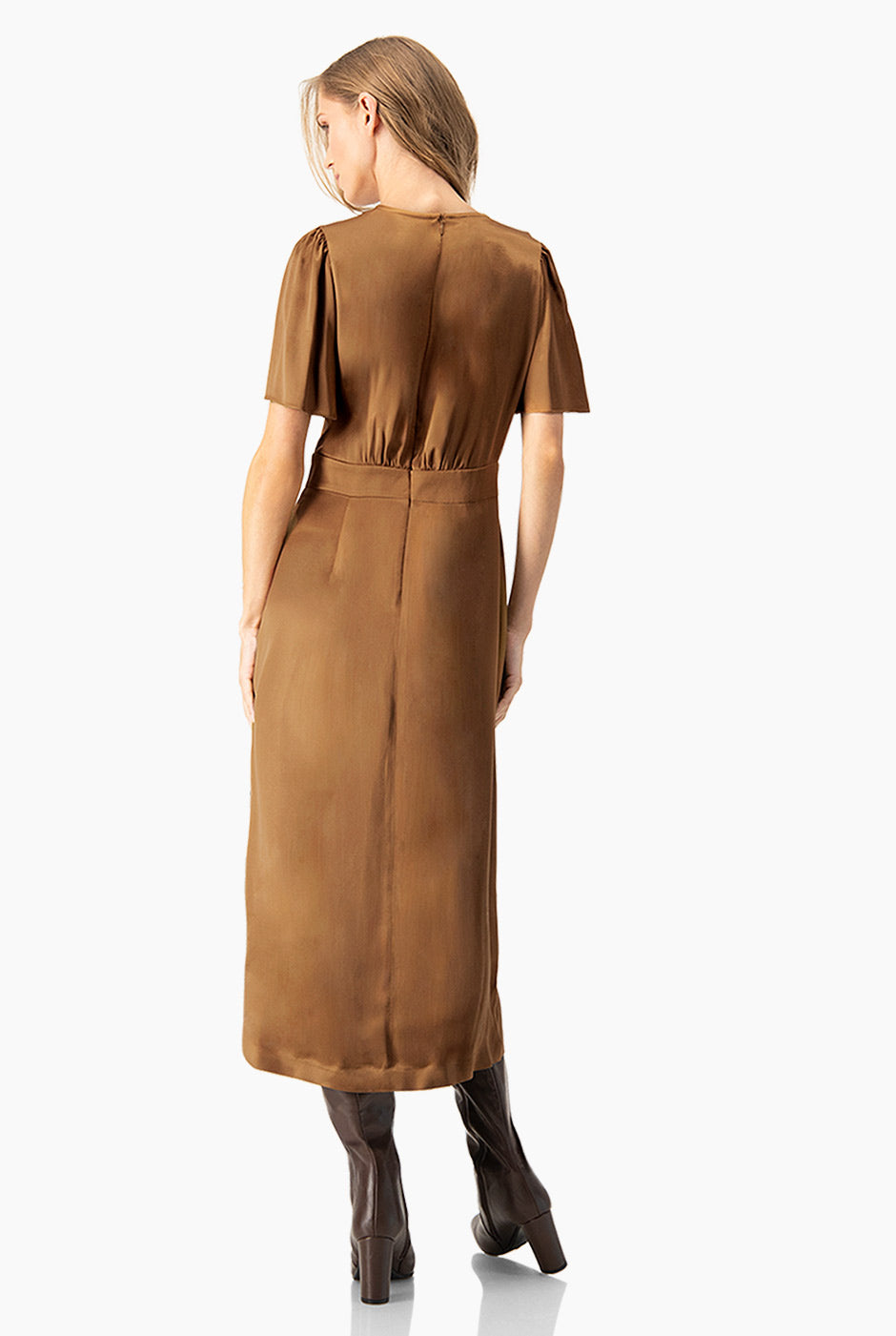 Vestido midi café liso con abertura frontal y manga corta