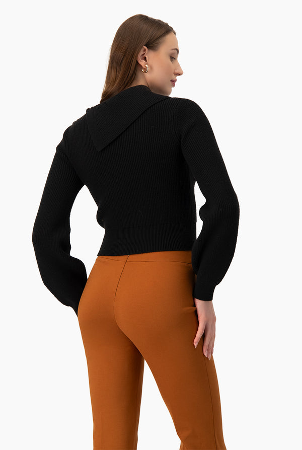 Suéter Cuello Volteado Con Botones