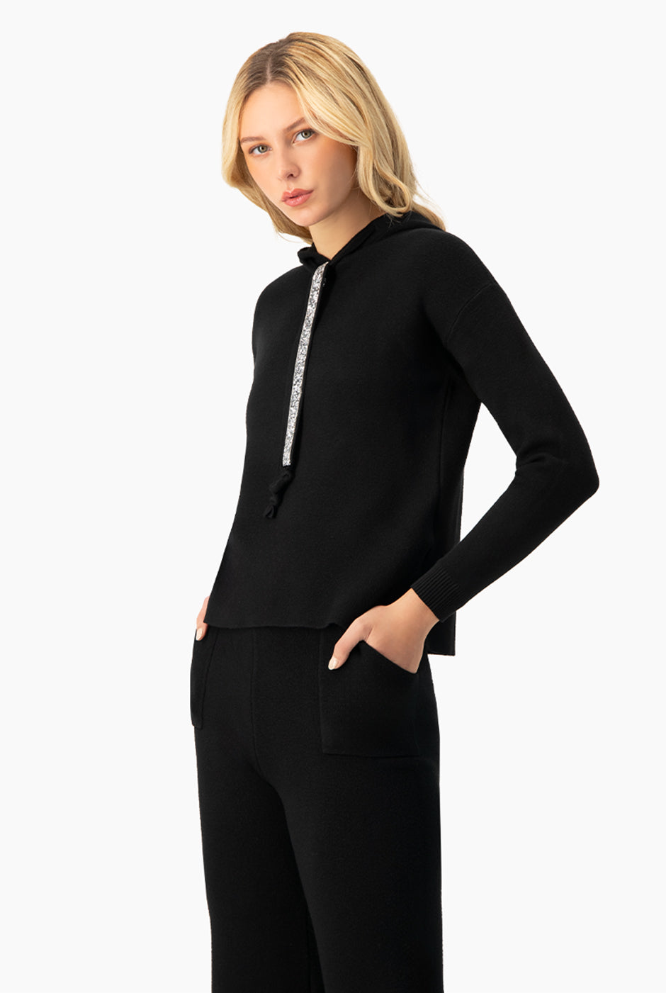 Set de sudadera con capucha y pantalón negro casual