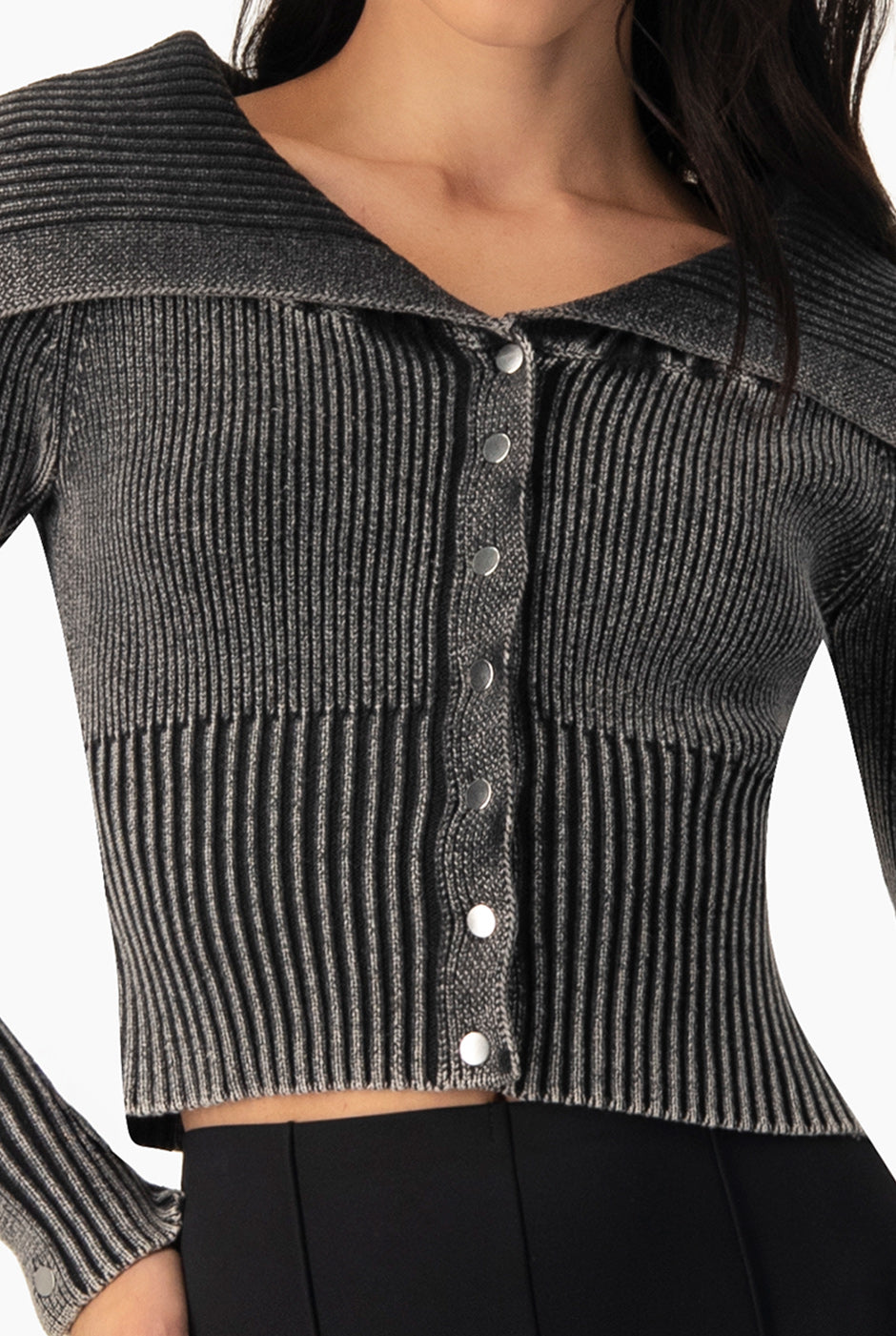 Suéter Faded negro con diseño desteñido y botones