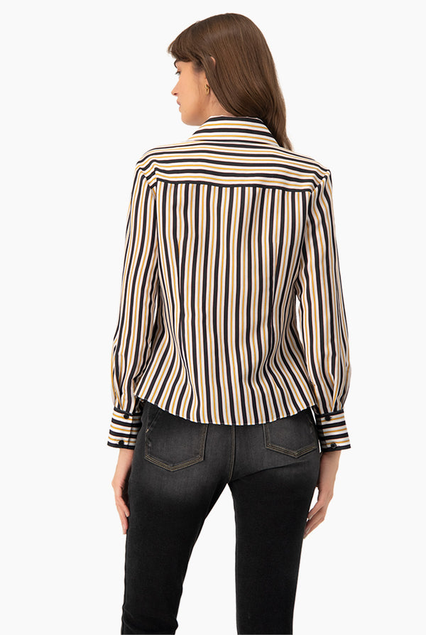 Camisa clasica y estampado de rayas